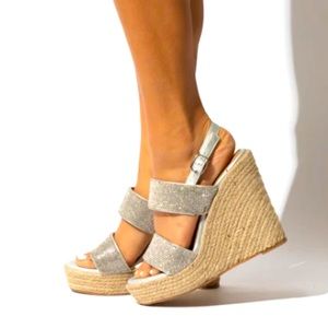 New in box Mata wedge sandals